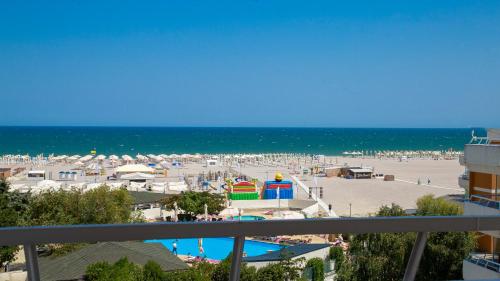 Hotel Ambasador in Mamaia Beachfront Hotel Ambasador in Mamaia Beachfront