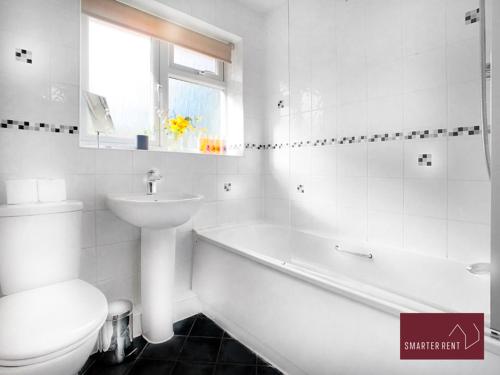 Instalaciones, Lightwater - 1 Bedroom Terraced House in Camberley Instalaciones, Lightwater - 1 Bedroom Terraced House in Camberley