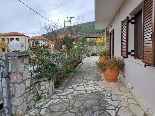 정원, Kontolati's Mountain House in 폴리드로소스 정원, Kontolati's Mountain House in 폴리드로소스