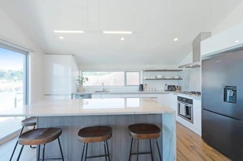 Facilities, Lyall Bay Parade Apartment in Wellington Airport Facilities, Lyall Bay Parade Apartment in Wellington Airport