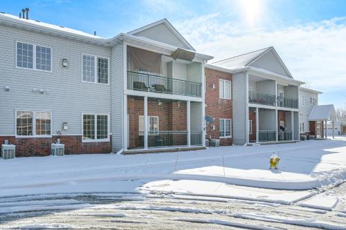 Pet-Friendly Waukee Condo 14 Mi to Des Moines! in Клайв (Айова) Pet-Friendly Waukee Condo 14 Mi to Des Moines! in Клайв (Айова)