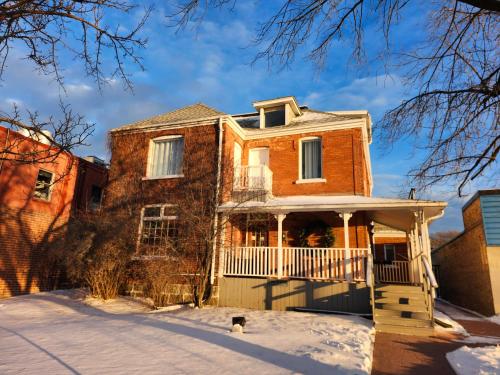 Exterior view, Stone House Kenora in Kenora (ON) Exterior view, Stone House Kenora in Kenora (ON)
