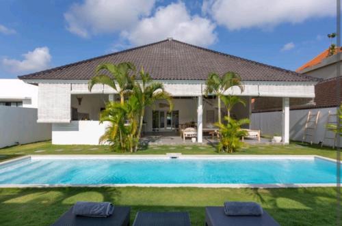 Spacious 3br villa, 5min Batu Belig Beach