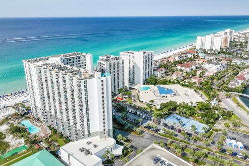 Strand, Pelican Beach Resort by Panhandle Getaways in Destin Tengerpart Strand, Pelican Beach Resort by Panhandle Getaways in Destin Tengerpart