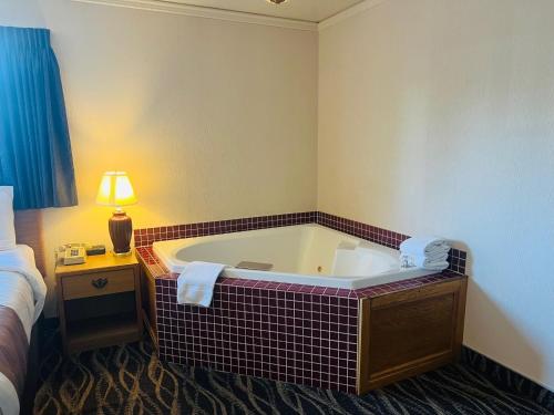 Hot tub, DYNAMIC by HOTEL INN in Sandpoint (ID) Hot tub, DYNAMIC by HOTEL INN in Sandpoint (ID)
