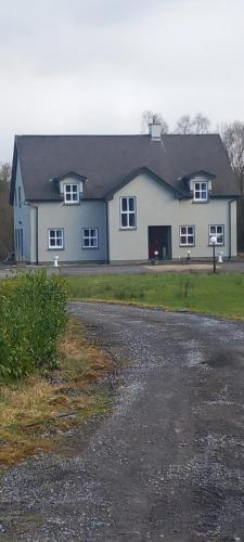 Exterior view, The Corrigeen Douglas Lodge Holiday Homes in Keadew Exterior view, The Corrigeen Douglas Lodge Holiday Homes in Keadew