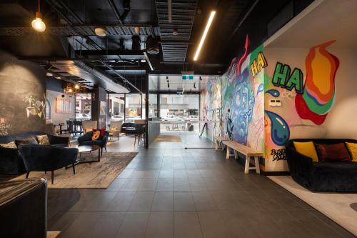 ล็อบบี้, อิงค์ โฮเต็ล เมลเบิร์น เซาท์แบงก์ (Ink Hotel Melbourne Southbank) near ยูเรก้าสกายเด็ค88 ล็อบบี้, อิงค์ โฮเต็ล เมลเบิร์น เซาท์แบงก์ (Ink Hotel Melbourne Southbank) near ยูเรก้าสกายเด็ค88