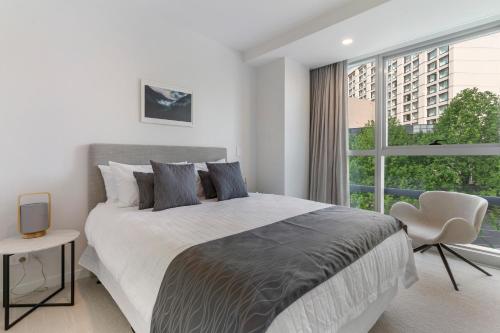 Modern Apartment & Parking - Central & Quite