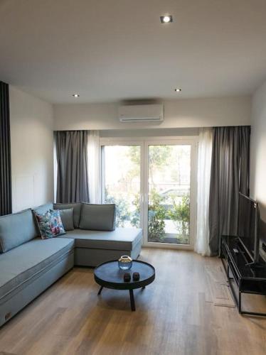 Azalea Suite - 5 min drive to Piraeus Port in Piraeus Azalea Suite - 5 min drive to Piraeus Port in Piraeus