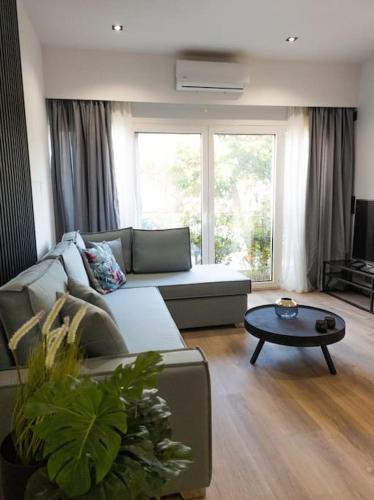 Azalea Suite - 5 min drive to Piraeus Port in Piraeus Azalea Suite - 5 min drive to Piraeus Port in Piraeus