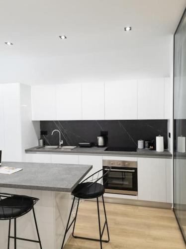 Azalea Suite - 5 min drive to Piraeus Port in Pireusz Azalea Suite - 5 min drive to Piraeus Port in Pireusz