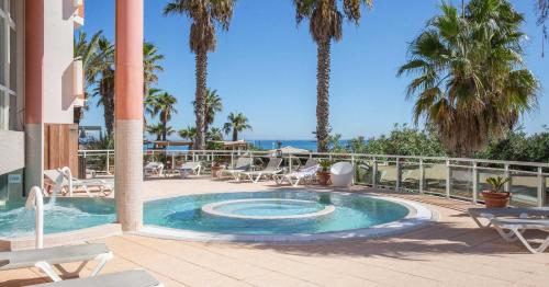 Úszómedence, Grand Hotel Les Flamants Roses Thalasso & Spa in Canet-en-Roussillon Úszómedence, Grand Hotel Les Flamants Roses Thalasso & Spa in Canet-en-Roussillon