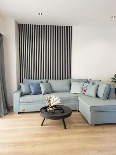 Dahlia Suite - 5 min drive to Piraeus Port in Piraeus Dahlia Suite - 5 min drive to Piraeus Port in Piraeus