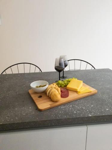 Dahlia Suite - 5 min drive to Piraeus Port in Piraeus Dahlia Suite - 5 min drive to Piraeus Port in Piraeus