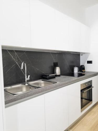 Dahlia Suite - 5 min drive to Piraeus Port in Piraeus Dahlia Suite - 5 min drive to Piraeus Port in Piraeus