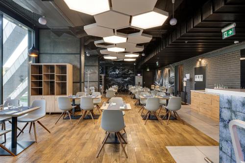 Restaurant, Sky Loft Hotel Kyiv by Rixwell International in Kyiv Restaurant, Sky Loft Hotel Kyiv by Rixwell International in Kyiv