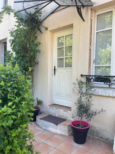 Exterior view, Escale Cosy a Pontoise avec terrasse in Pontoise Exterior view, Escale Cosy a Pontoise avec terrasse in Pontoise