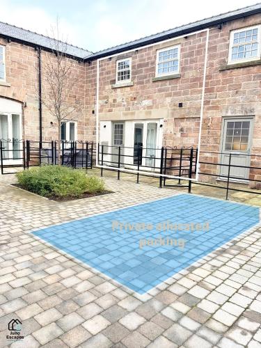 Bejárat, Character filled Courtyard Escape in High Harrogate Bejárat, Character filled Courtyard Escape in High Harrogate