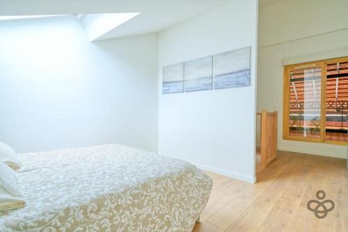 La Halle Du Roi Parking Insead