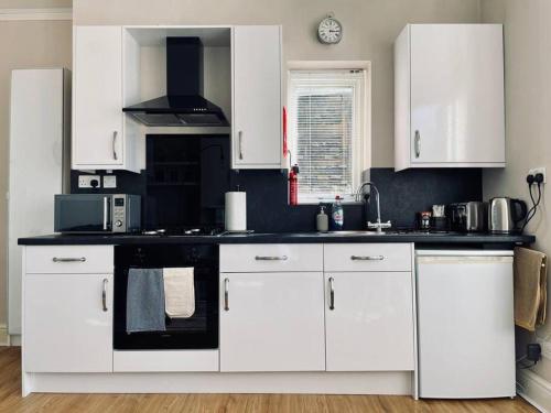 Bright, spacious apartment with off-road parking in Southdown Bright, spacious apartment with off-road parking in Southdown