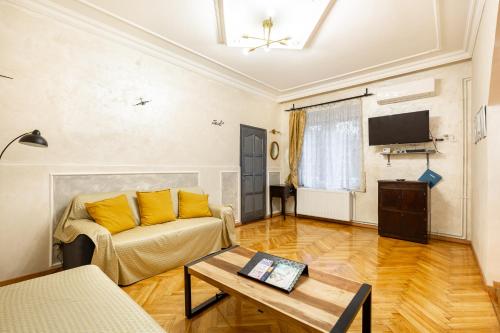 Mari&Emi flat in Corvin