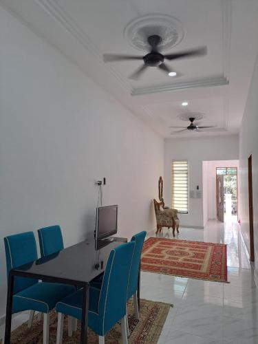 Shared lounge/TV area, Homestay Legasi Haji Ali near Crystal Mosque Shared lounge/TV area, Homestay Legasi Haji Ali near Crystal Mosque