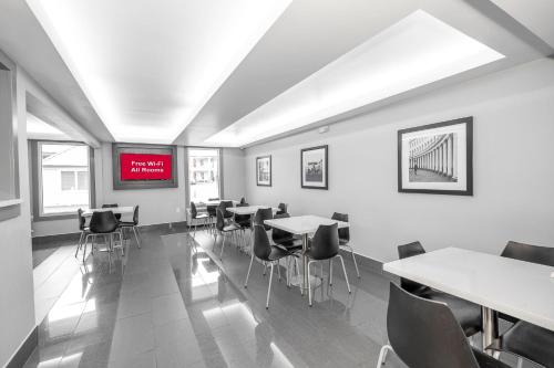 Eten en drinken, Red Roof Inn & Suites Calhoun in Calhoun (GA) Eten en drinken, Red Roof Inn & Suites Calhoun in Calhoun (GA)