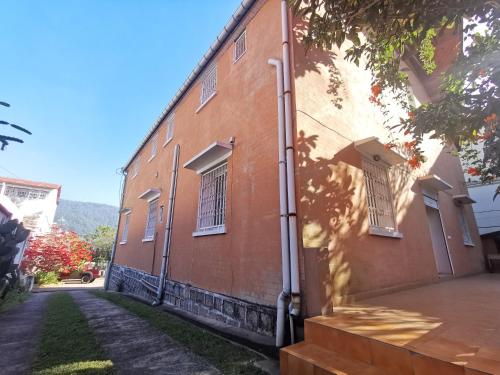 Фасада на хотела, Residence MATSIATRA in Fianarantsoa Фасада на хотела, Residence MATSIATRA in Fianarantsoa