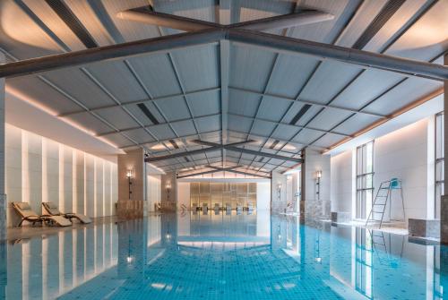 Swimming pool, Shenzhen Marriott Hotel Golden Bay in Dapeng Swimming pool, Shenzhen Marriott Hotel Golden Bay in Dapeng