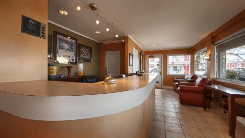 Előcsarnok, Campus Inn & Suites Eugene Downtown in Eugene Városközpont Előcsarnok, Campus Inn & Suites Eugene Downtown in Eugene Városközpont