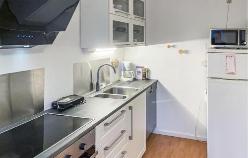 Kitchen, Lovely Apartment In Hyltebruk With Wifi in Hyltebruk Kitchen, Lovely Apartment In Hyltebruk With Wifi in Hyltebruk
