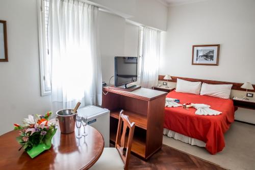 Castelar Hotel Santa Fe in ซานตาเฟ่ Castelar Hotel Santa Fe in ซานตาเฟ่