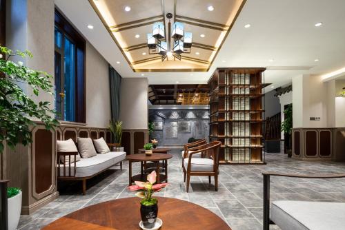Lobby, Nostalgia S Hotel (Chengdu Kuanzhai Alley) in Chengdu Lobby, Nostalgia S Hotel (Chengdu Kuanzhai Alley) in Chengdu