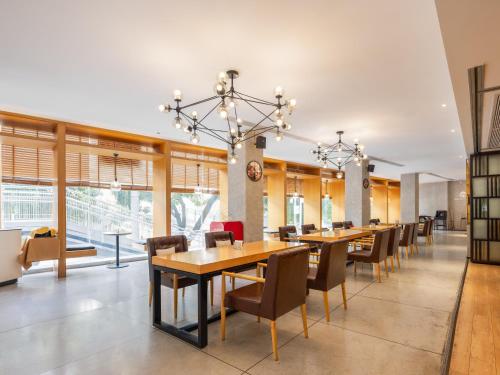 Restaurant, Waito Hotel Yuexiu Park Guangzhou near Sharmaji Vegetarian Indian Restaurant Restaurant, Waito Hotel Yuexiu Park Guangzhou near Sharmaji Vegetarian Indian Restaurant