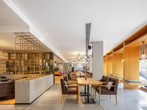 Restaurant, Waito Hotel Yuexiu Park Guangzhou near Sharmaji Vegetarian Indian Restaurant Restaurant, Waito Hotel Yuexiu Park Guangzhou near Sharmaji Vegetarian Indian Restaurant