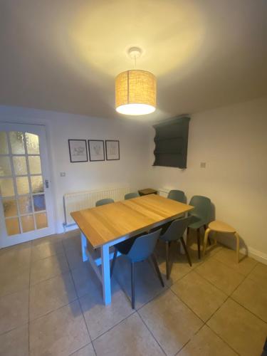 Newly Furnished 5 Bedroom Gem in Sligo in Sligo City Center Newly Furnished 5 Bedroom Gem in Sligo in Sligo City Center