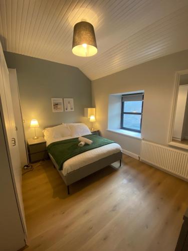 Newly Furnished 5 Bedroom Gem in Sligo in Sligo City Center Newly Furnished 5 Bedroom Gem in Sligo in Sligo City Center