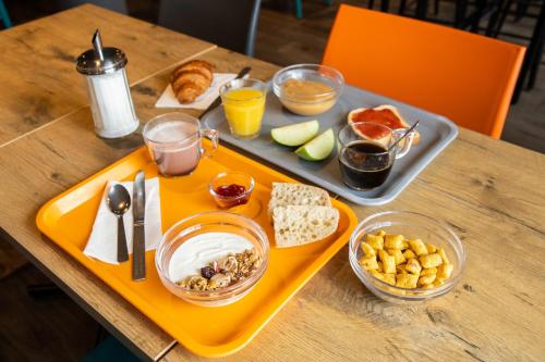 Food and beverages, HotelF1 Rungis Orly in Paris-Orly Airport Food and beverages, HotelF1 Rungis Orly in Paris-Orly Airport