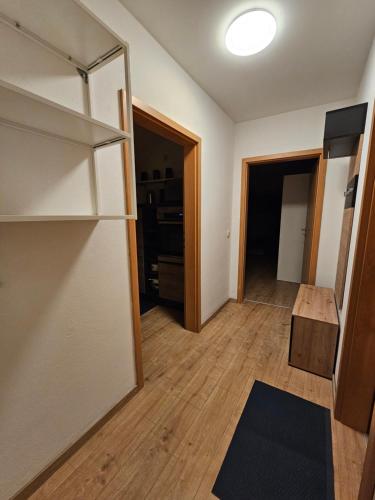 Apartment mit 3 Schlafzimmer für bis zu 6 Personen mit Küche, Waschmaschine, Bad, WiFi, Flat TV usw (Ideal fur Monteure Apartment mit 3 Schlafzimmer fur bis zu 6 Personen mit Kuche, Waschmaschine, Bad,) in 德里慈 Apartment mit 3 Schlafzimmer für bis zu 6 Personen mit Küche, Waschmaschine, Bad, WiFi, Flat TV usw (Ideal fur Monteure Apartment mit 3 Schlafzimmer fur bis zu 6 Personen mit Kuche, Waschmaschine, Bad,) in 德里慈