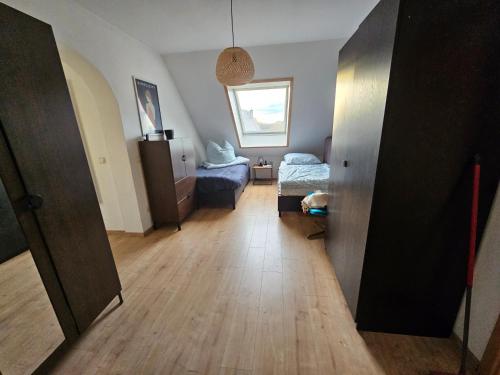 Apartment mit 3 Schlafzimmer für bis zu 6 Personen mit Küche, Waschmaschine, Bad, WiFi, Flat TV usw (Ideal fur Monteure Apartment mit 3 Schlafzimmer fur bis zu 6 Personen mit Kuche, Waschmaschine, Bad,) in 德里慈 Apartment mit 3 Schlafzimmer für bis zu 6 Personen mit Küche, Waschmaschine, Bad, WiFi, Flat TV usw (Ideal fur Monteure Apartment mit 3 Schlafzimmer fur bis zu 6 Personen mit Kuche, Waschmaschine, Bad,) in 德里慈