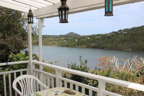 Candelabra Cottage Perched on the Wild Coast in Amatola Coastal Candelabra Cottage Perched on the Wild Coast in Amatola Coastal