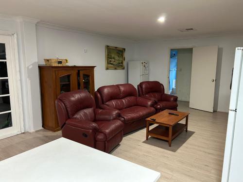 double room share bathroom and kitchen in แคนนิง เวล double room share bathroom and kitchen in แคนนิง เวล