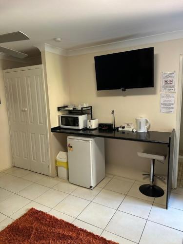 Gold Coast Airport Motel - Only 300 Meters To Airport Terminal in Bilinga Gold Coast Airport Motel - Only 300 Meters To Airport Terminal in Bilinga