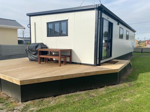 ระเบียง/ชานเรือน, Cute little Foxton Beach bach in ฟ็อกซ์ตัน บีช ระเบียง/ชานเรือน, Cute little Foxton Beach bach in ฟ็อกซ์ตัน บีช