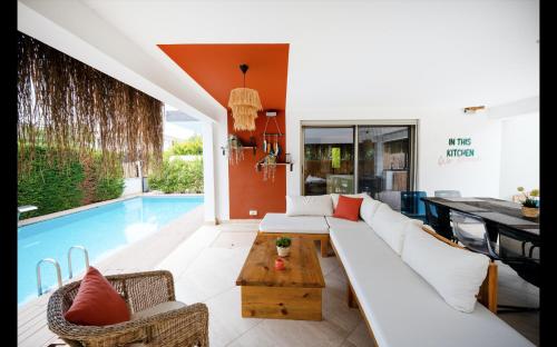 Luxury Seadside Vacation Villa with Privacy (extra comfort for large groups) in Cesme Luxury Seadside Vacation Villa with Privacy (extra comfort for large groups) in Cesme