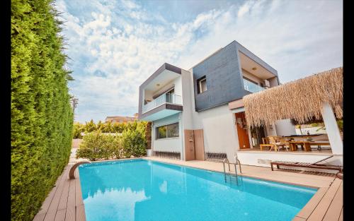 Luxury Seadside Vacation Villa with Privacy (extra comfort for large groups) in Cesme Luxury Seadside Vacation Villa with Privacy (extra comfort for large groups) in Cesme