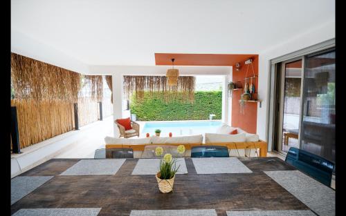 Luxury Seadside Vacation Villa with Privacy (extra comfort for large groups) in Cesme Luxury Seadside Vacation Villa with Privacy (extra comfort for large groups) in Cesme