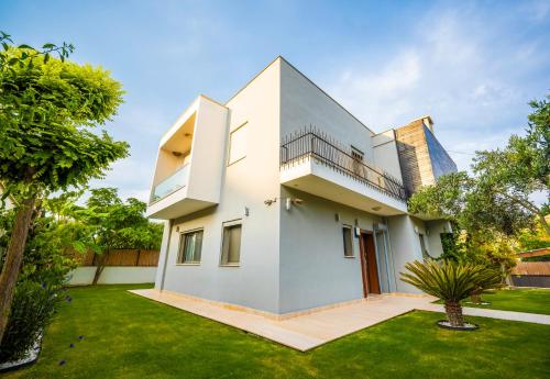Luxury Seadside Vacation Villa with Privacy (extra comfort for large groups) in Cesme Luxury Seadside Vacation Villa with Privacy (extra comfort for large groups) in Cesme