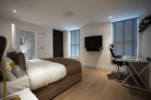 Luxury 6 Bed near city centre with Cinema Room & games room plus 5 bathrooms in Manchester Luxury 6 Bed near city centre with Cinema Room & games room plus 5 bathrooms in Manchester