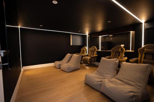 Faciliteter, Luxury 6 Bed near city centre with Cinema Room & games room plus 5 bathrooms in Manchester Faciliteter, Luxury 6 Bed near city centre with Cinema Room & games room plus 5 bathrooms in Manchester